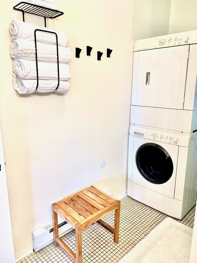 Building Photo - 2 Mohican Rd