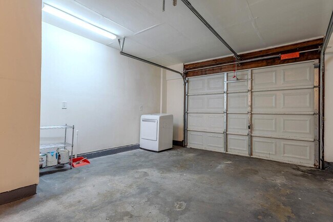 Building Photo - 6522 Maywood Ln