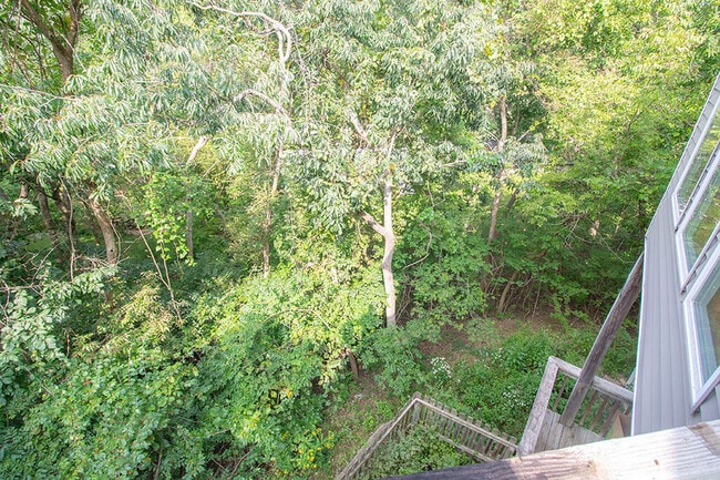 Building Photo - 1420 Bradford Dr