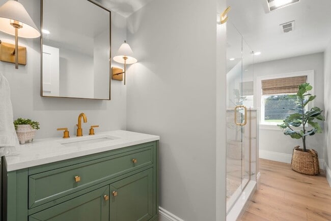 Building Photo - 335 Central Rd