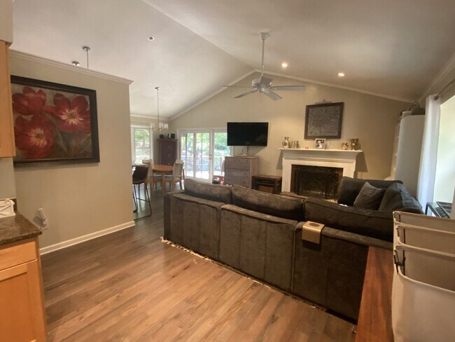 Building Photo - 1 Hunters Ridge Dr