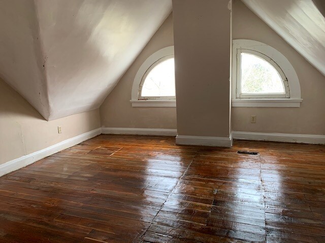 Building Photo - 3042 Gilbert Ave