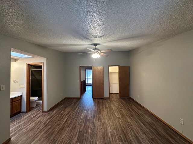 Building Photo - 13907 Fairhill Ave