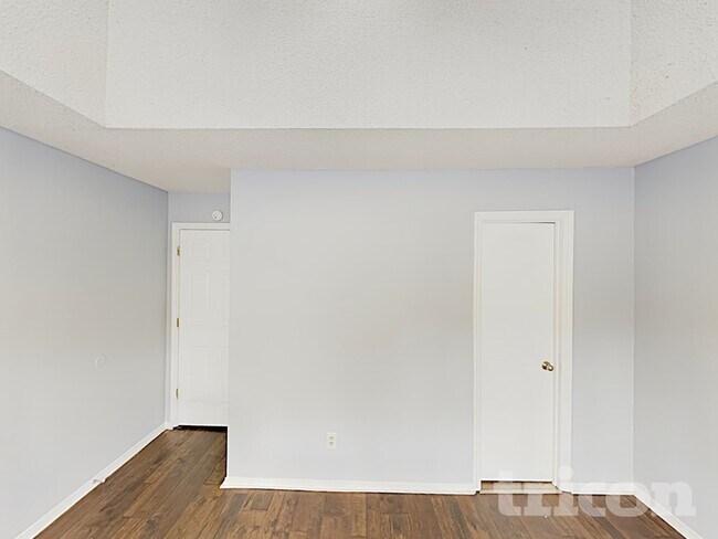 Building Photo - 4010 Sharon Woods Dr