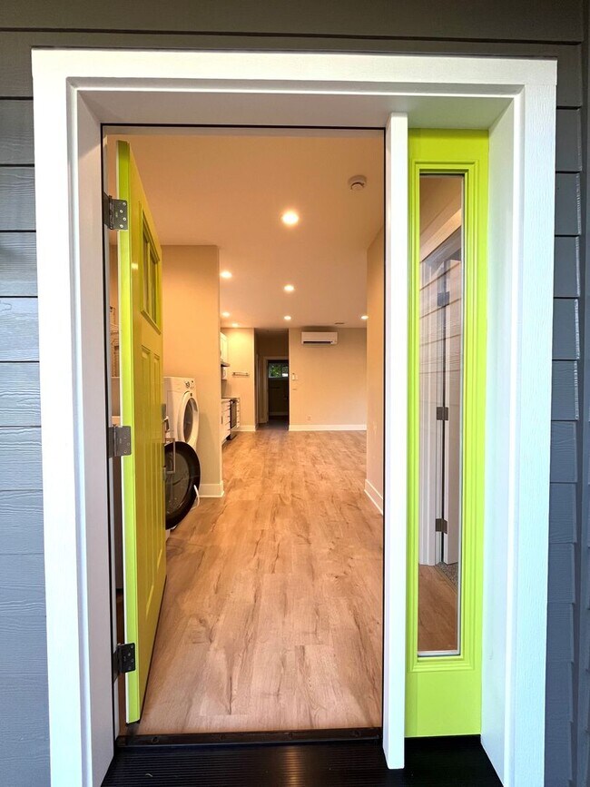 Building Photo - rdog