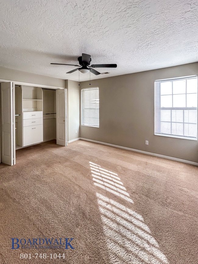 Building Photo - Stylish Draper Townhome with Private Patio