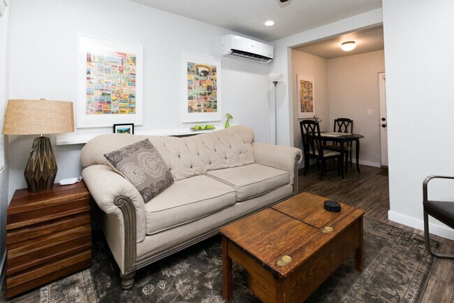 Building Photo - 1 Bed | 1 Bath -  Bungalow Style Unit