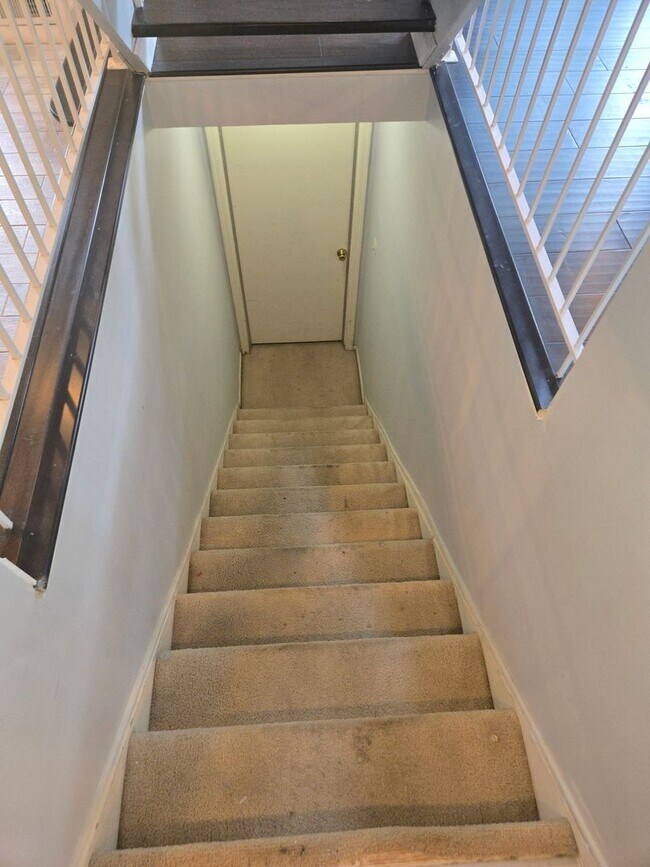 Building Photo - Amenities abound! Spacious, 2-bed & 2.5-ba...