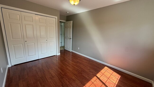 Building Photo - West Side 3 Bed/2.5 Bath Townhouse Condo. Available NOW!