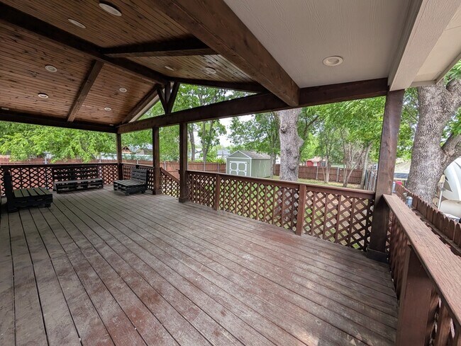 Building Photo - 3914 Sonora Ave