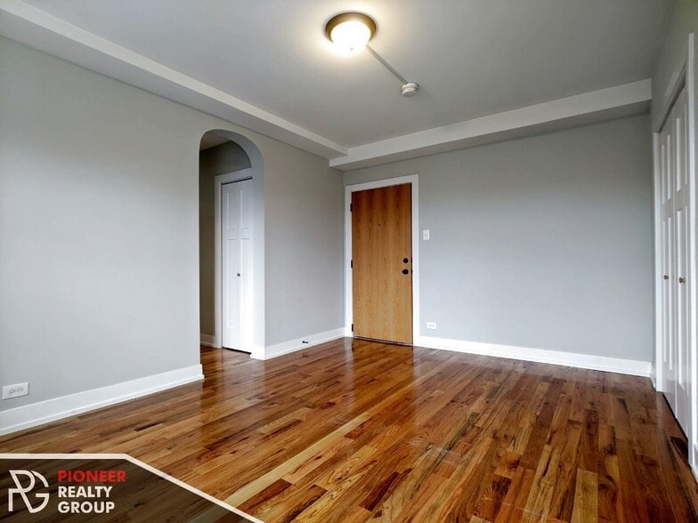 Building Photo - 556 W Arlington Pl