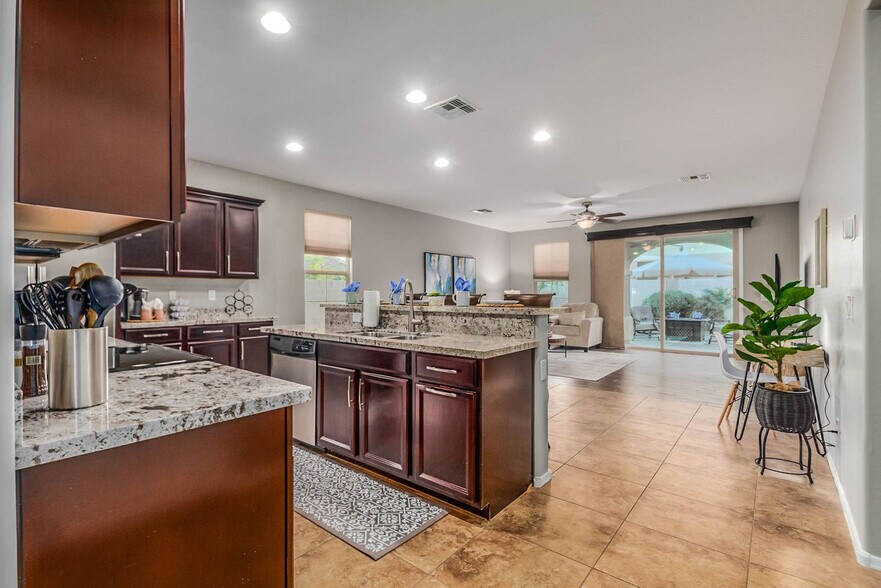 Building Photo - 6770 S Tucana Ln
