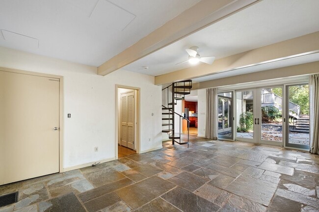 Building Photo - Mid Centurty Modern Home