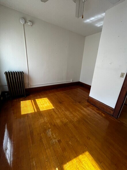 Bedroom - 410 5th St NE