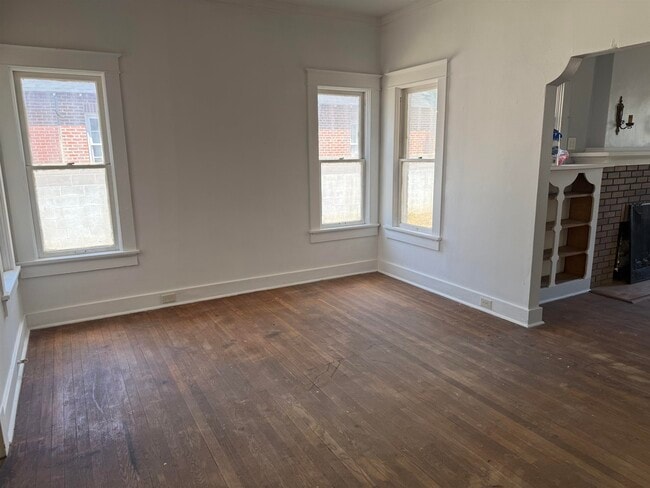 Building Photo - 1319 Mier St