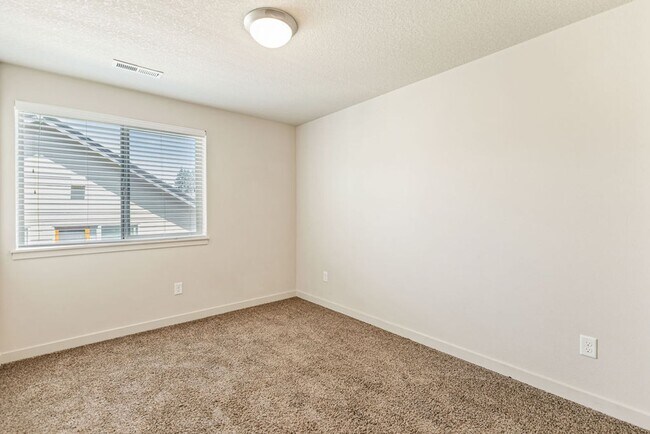 Building Photo - **AVAILABLE 18-May-2024** Woodridge Park C...