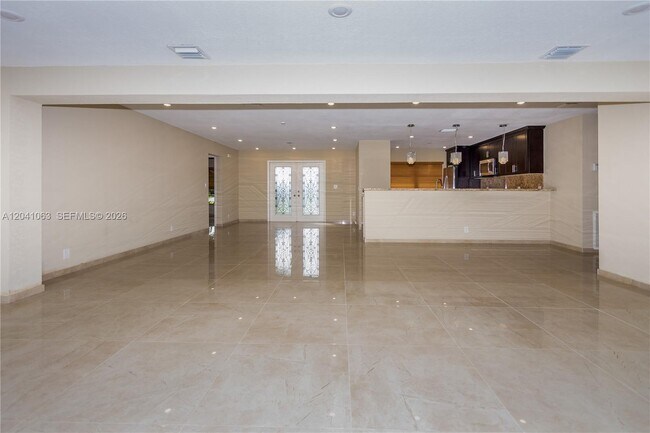 Building Photo - 16641 Royal Poinciana Dr