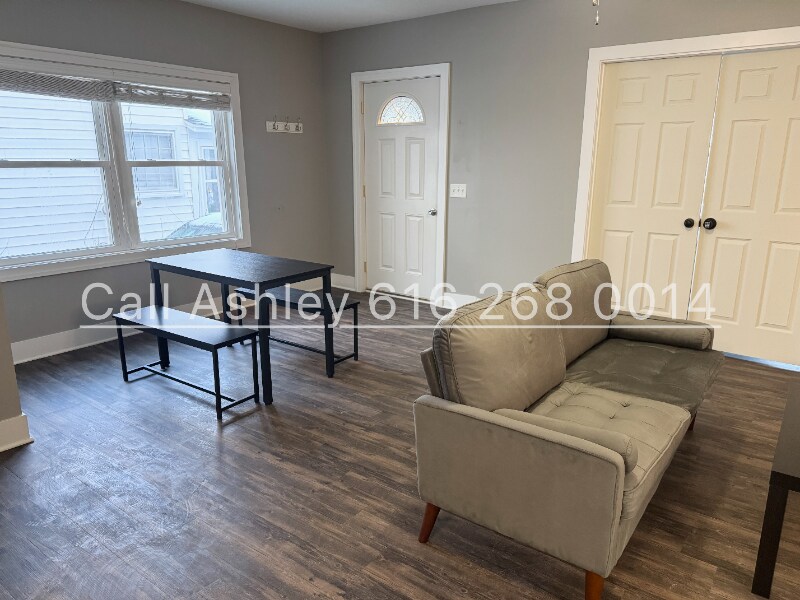 Building Photo - 1032 Logan St SE