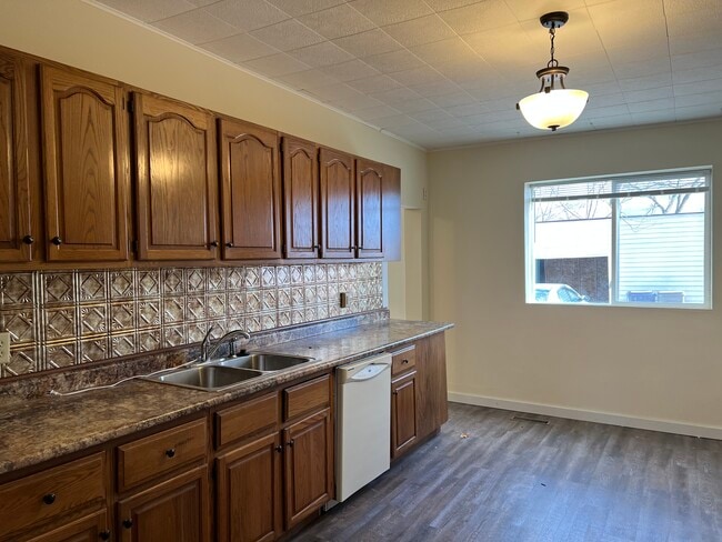 Building Photo - 743 N Eddy St