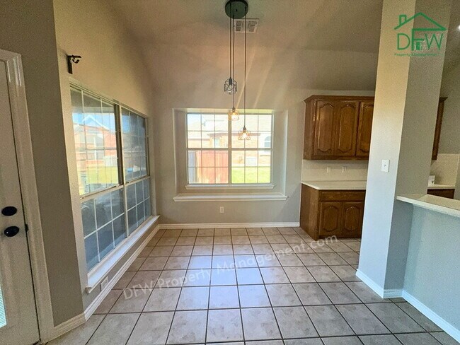 Building Photo - Spacious DeSoto 4-Bed - Fenced Yard, Fireplace, 2-Car Garage