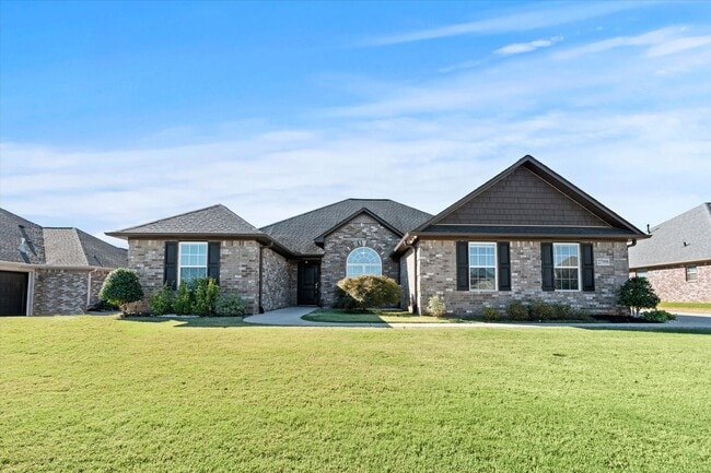 Building Photo - Immaculate 4 Bedroom Home Between Athens a...