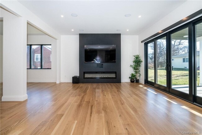 Building Photo - 23 Poplar St