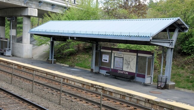 Building Photo - ***Please Respond Directly to the Online Listing, Calls May Not Be Returned***