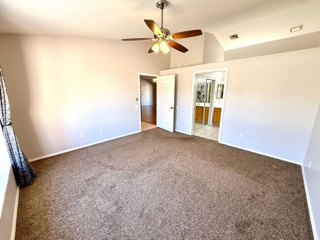 Building Photo - Custom 3 Bedroom, 2.5 Bath Home w/Bonus Ro...