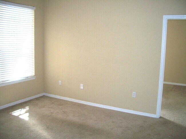 Building Photo - 821 Grand Regency Pointe