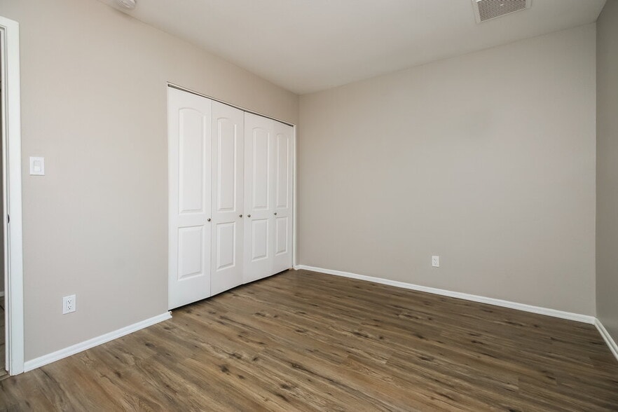 Building Photo - 1213 W Stottler Dr