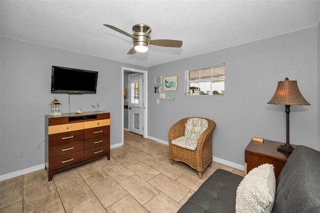 Building Photo - 1000 Crane Ct