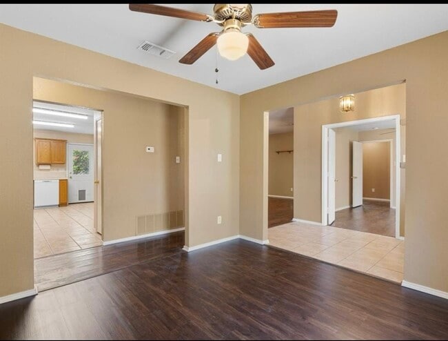 Building Photo - 100 Pinnacle Cir