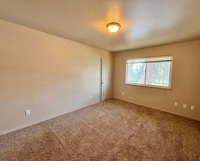 Building Photo - RD T 21-840