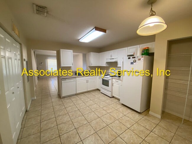 Building Photo - 2bed/2.5 bath condo in Hailey Gardens behind Butler Plaza! **NO PETS**