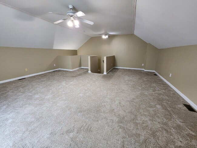 Building Photo - Station Camp Schools zoning! 3 bed with bonus room! Pet friendly!
