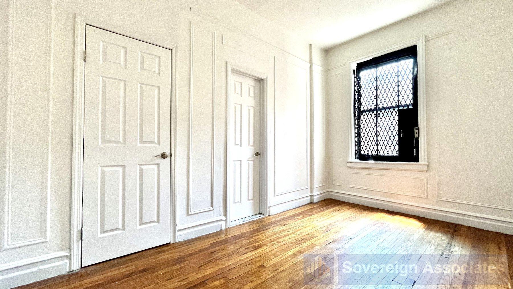 Building Photo - 45 Tiemann Pl