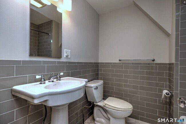 Building Photo - 1 Nash Pl