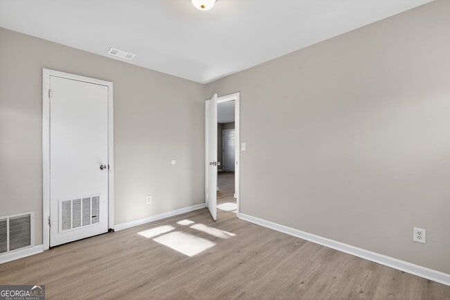 Building Photo - 7 Roper Dr