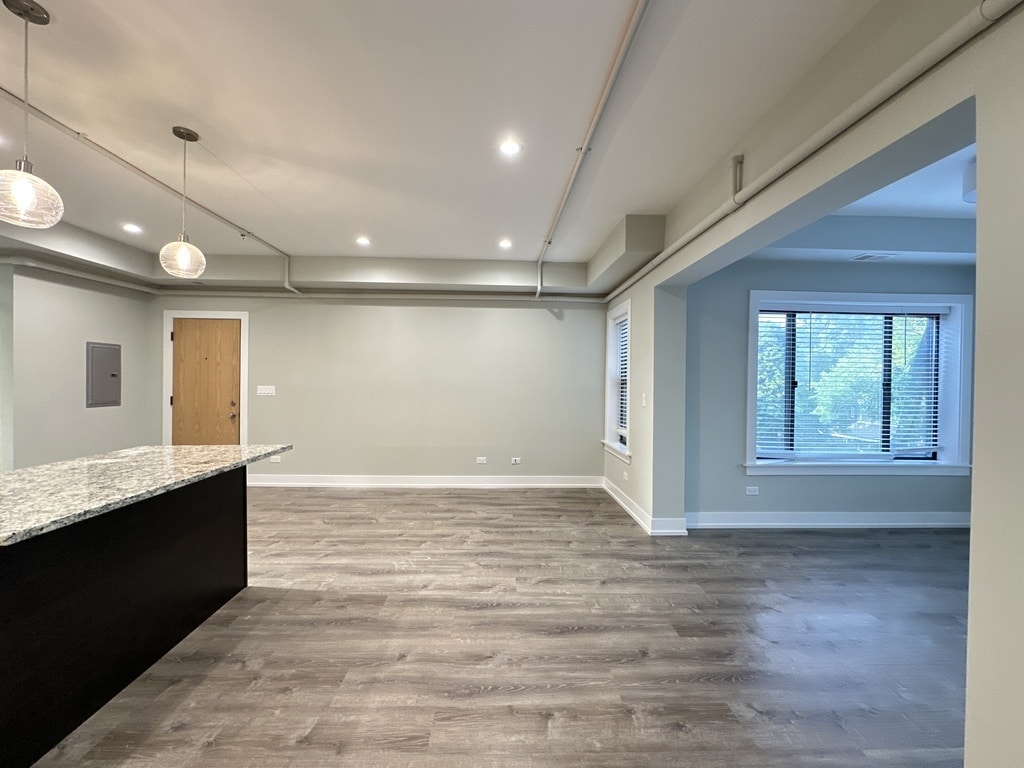 Building Photo - 1147 Maple Ave