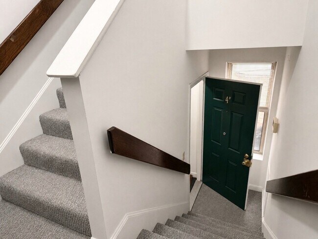 Building Photo - 24 St Cyprians Pl