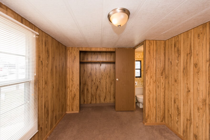 Building Photo - 607 S 11th St