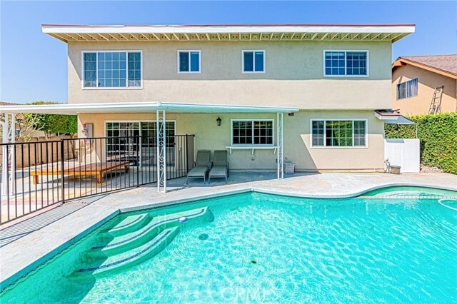 Building Photo - 670 S Oakhaven Ave