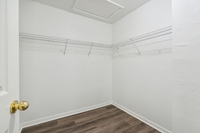 Building Photo - Townhome in Woods Edge!