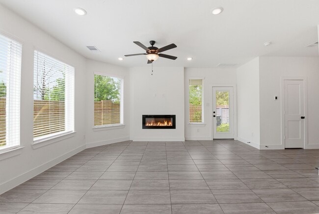 Building Photo - 15155 Colorado Bnd Pk Dr