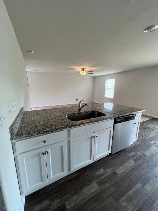 Building Photo - Charming 3 Bedroom Home Located In Zebulon NC!!!