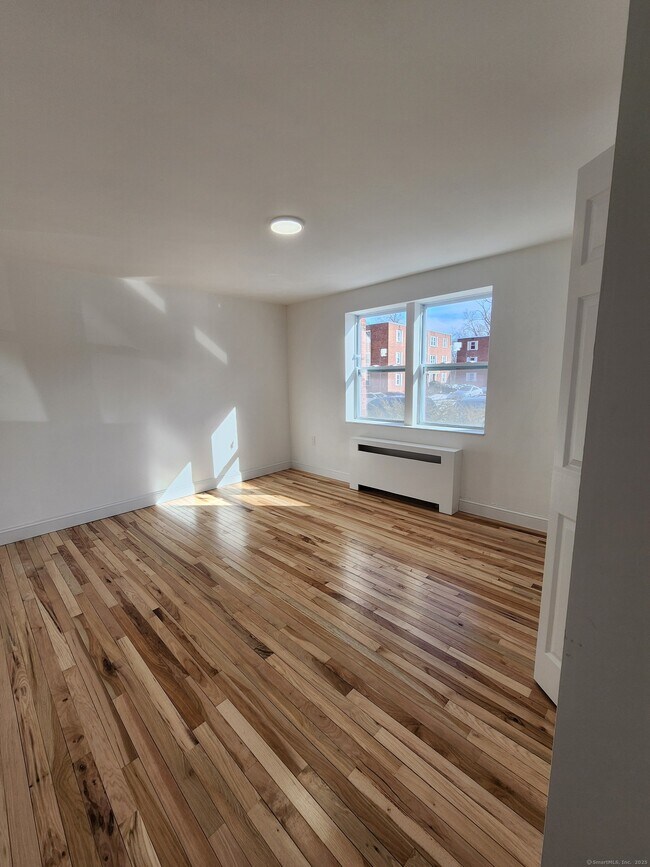Building Photo - 930 Wethersfield Ave