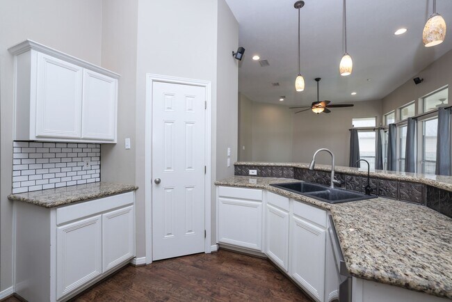 Building Photo - 105 Lawrence Marshall Dr