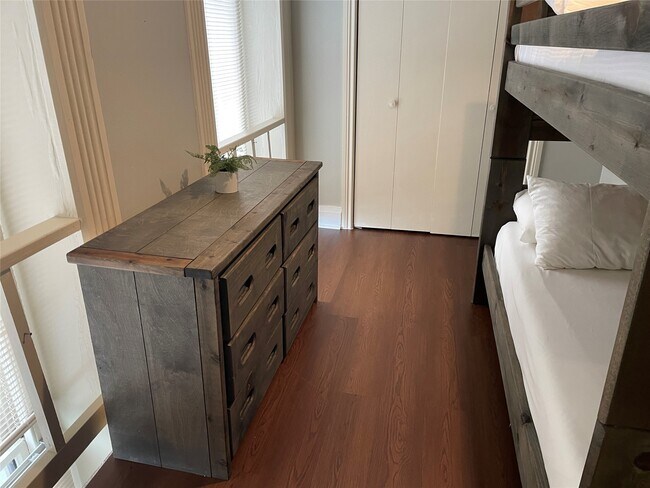 Building Photo - 2118 The Strand