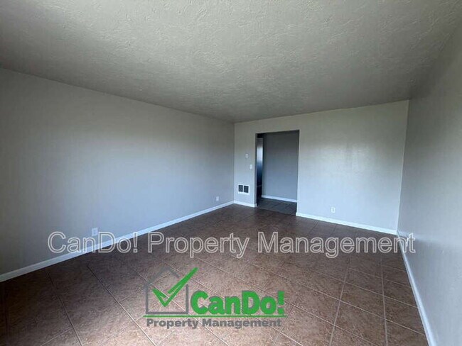 Building Photo - 270 Carol Dr