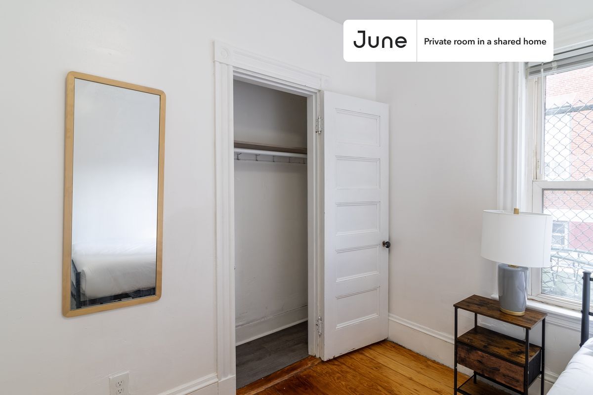 Building Photo - Room in Shared 4 bed/1 bath home in JFK/UMass